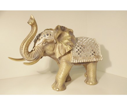 P1035529 Poly. Olifant Large zilvergoud met dekkleed met spiegeltjes L x H : 51 x 33 cm.