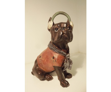 P1035773 Poly Cats & Dogs. Bulldog with headphones and tie. L x H : 17 x 22 cm.