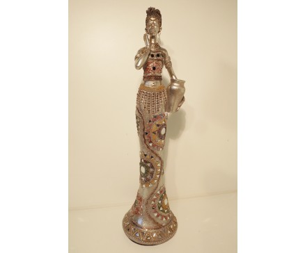P1035135 Poly African Star Silver. Afrikaanse dame met pot. Hoogte : 43 cm.