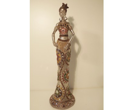 P1035137 Poly African Star Silver. Afrikaanse dame staand. Hoogte : 42 cm.