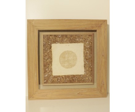 T20731A Walldecoration. Wooden round ornament in wooden frame behind glass. 60 x60 cm.