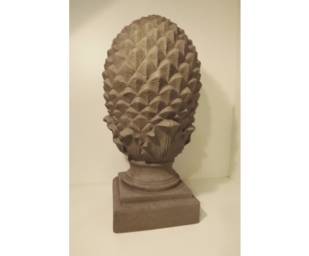 G541XL-G Garden Pineapple XL. Hoogte : 58 cm., breedte : 27 cm., basis : 23x23 cm. Granite.