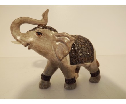 P1035587 Poly. Olifant lightwood small. Hoogte : 12 cm.