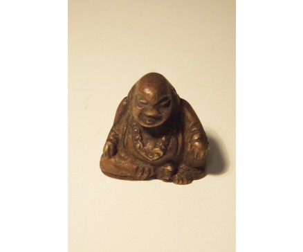 BR0005 Brons mini, mini, mini lucky boeddha zilverkleurig 2,5x1,5x2 cm.