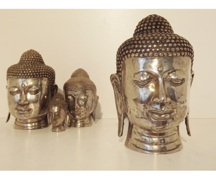 0130009 Brons hoofd boeddha zilverkleurig. Hoogte : 18 cm.