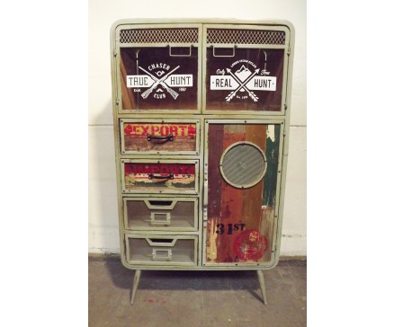 19PJ0230 Meubel. Metaal-houten multicolor kastje met 3 deurtjes waarvan 2 met glas met opdruk en 1 van hout met gaas. 2 houten lades en 2 metalen lades. Houten bovenkant. HxBxD 122x69x33 cm.