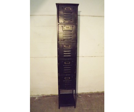 19PJ0282 Meubel. Zwart metalen "patina/vintagelook" archiefkastje met 5 lades en 1 plankje. HxBxD 161x31x33 cm.
