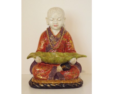 P1035245 Poly. Monnik met blad colour. Hoogte : 24 cm.