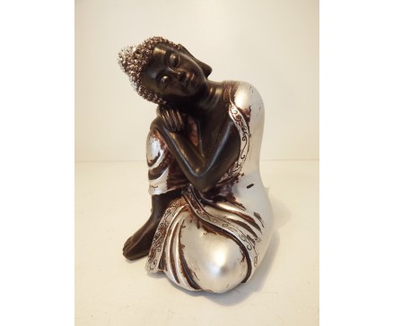 P1035280 Poly. Sleeping boeddha. Zwart-zilver. Hoogte : 10 cm.