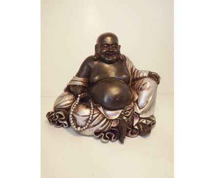 P1035285 Poly. Lucky boeddha zittend. Zwart-zilver. Hoogte : 18 cm.