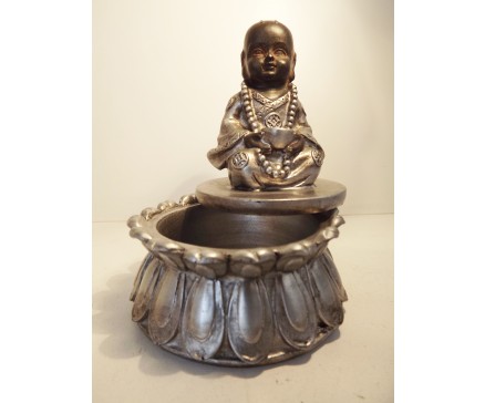 P1034006 Poly. Box little monk hoogte 10 cm. Zwart-zilver.