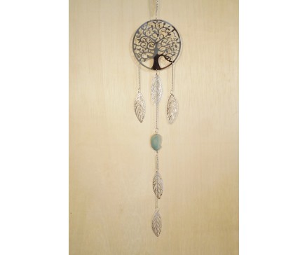M189561. Metal hanging decoration Tree of Life with metal feathers and agate stone. Length 89 cm. Per 6 stuks verpakt. Prijs is per 6 stuks.