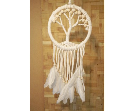 8530115 Dreamcatcher. Witte dreamcatcher "Tree of Life" met houten kraaltjes, diameter +/- 16 cm.