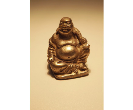 BR00010 Brons. Zilverkleurige mini sitting traveller boeddha +/- 4 cm.