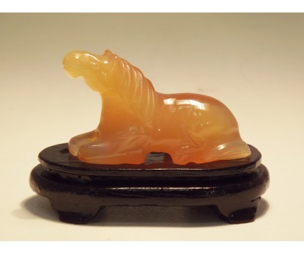 4107703 Edelsteen. Agaat paard liggend lengte 5,5 cm.