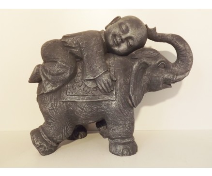 G968-AS Garden kindmonnik op olifant. Hoogte : 57 cm. Antique Silver.