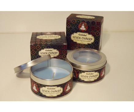 8355600 Geurkaars. Geurkaars Goloka 7 Chakra's in versierd blikje (diameter 8 cm./ hoogte 4 cm.) met venstertje. Verpakt in mooi kartonnen doosje 8,5x8,5x4,5 cm. 
