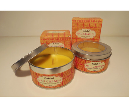 8355602 Geurkaars. Geurkaars Goloka Nag Champa in versierd blikje (diameter 8 cm./ hoogte 4 cm.) met venstertje. Verpakt in mooi kartonnen doosje 8,5x8,5x4,5 cm. 