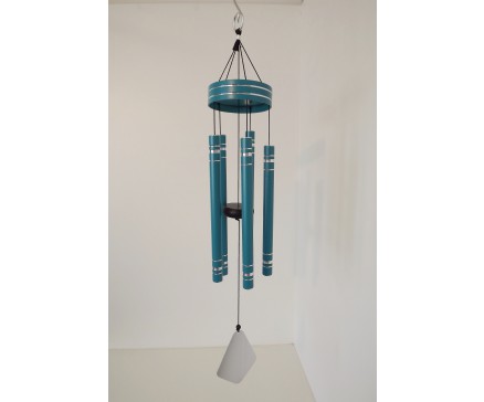 8489390 Windgong. Metalen gestemde donkergroene windgong met 5 buizen en zilverkleurige klepel. Lengte : 94 cm.