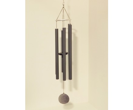 8488123 Gong. Moderne luxe gestemde windgong met 6 grijze pijpen en zilveren basis en klepel. Lengte : 115 cm.