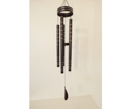 8462060 Gong. Zwarte gong met zilveren ringen en 5 gestemde pijpen met ronde klepel. Lengte : 100 cm.