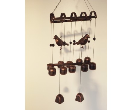 Y40-1835 Gong 2 vogels met 12 bellen goud-bruin. Lengte : 60 cm.