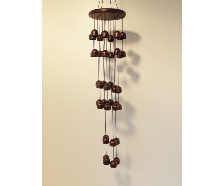Y40-826 Gong houten schijf bruin met 40 bellen. Lengte : 85 cm.
