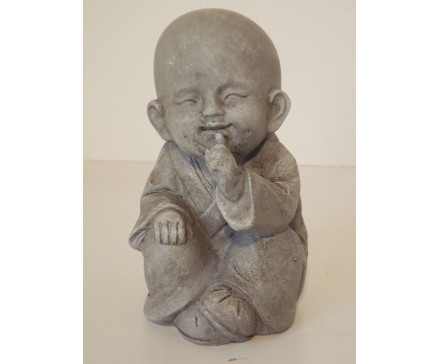 P1037101C Poly. Kindmonnik grijs "zwijgen" mini. Hoogte 15 cm. Per 4 stuks verpakt. Prijs is per 4 stuks.