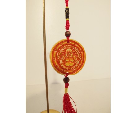 7102038 Hanger oranje amulet met boeddha 4,5 cm. diameter. Per 12 stuks verpakt. Prijs is per 12 stuks.
