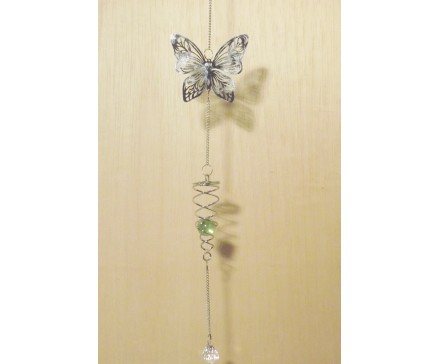 M50290 Metal decoration hanging. Spiraal met glazen bal en zilveren vlinder. 58 cm. Per 6 stuks verpakt. Prijs is per 6 stuks.