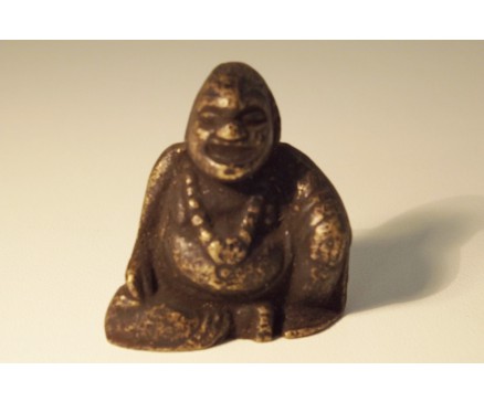 BR0004 Brons. mini, mini lucky buddha zilverkleurig 3,5x2x3 cm.