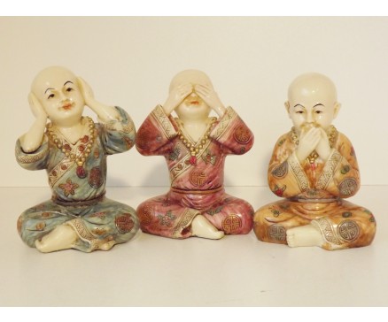 P1035592ABC Poly. Kindmonnik horen-zien-zwijgen ivoor. Hoogte 15 cm.