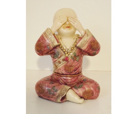 P1035592B Poly. Kindmonnik "zien" ivoor. Hoogte 15 cm.