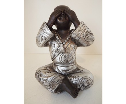 P1035301B Poly. Kindmonnik "zien" zwart-zilver. Hoogte : 12,5 cm.