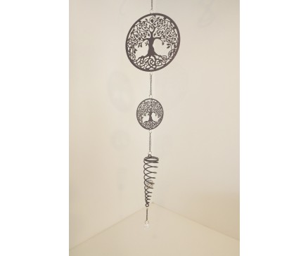 M26049 Metal. 2 metalen "Tree of Life's" (diameter 18 cm. / diameter 10 cm.) donkergrijs met metalen spiraal met "diamanten". Lengte 99 cm.
