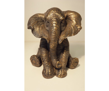 P1035515A Poly. Grappige zittende olifant "horen" dark-gold. LxBxH : +/- 12x12x14 cm.
