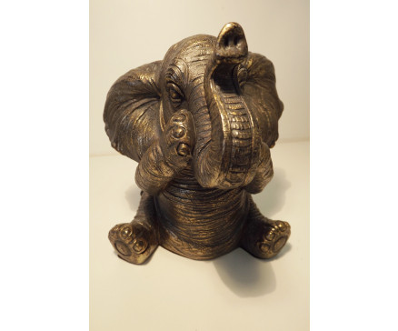 P1035515C Poly. Grappige zittende olifant "zwijgen" dark-gold. LxBxH : +/- 12x12x14 cm.