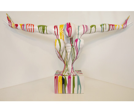 P1035704C Poly. Mannelijk figuur in Jackson Pollock-stijl in positie. Zeer kleurrijk en op solide basis. LxBxH : 98x29x65 cm.