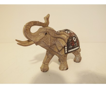 P1035711 Poly. Elephant marble wood small. Hoogte : 12 cm.