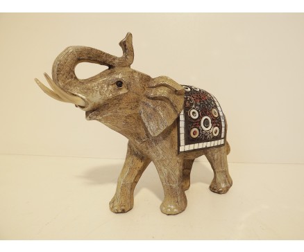 P1035712 Poly. Elephant marble wood medium. Hoogte : 19 cm.