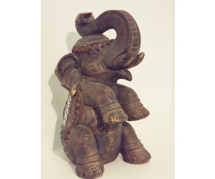 P1035503 Poly. Donkere zittende circusolifant. Hoogte 33 cm.