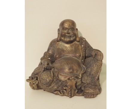 P1035506 Poly. Zittende dikbuik boeddha dark-gold. Hoogte 20 cm.