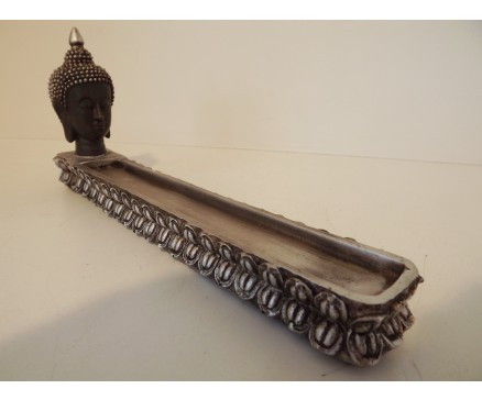 P1035460 Poly. Wierookplank met hoofd boeddha. Zwart-zilver. Lengte : 28 cm.