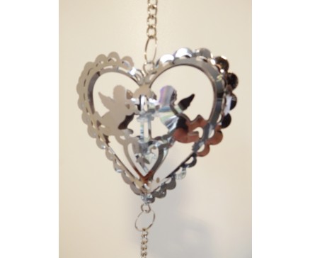 M5815746 Metal hanging Cupid in hearts silver. Length : 95 cm. Per 4 stuks verpakt. Prijs is per 4 stuks.