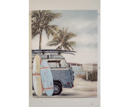 OP211516A Olieverfschilderij. VW busje aan het strand met surfboards en palmbomen en bordje richting het strand. 90 x 120 cm.