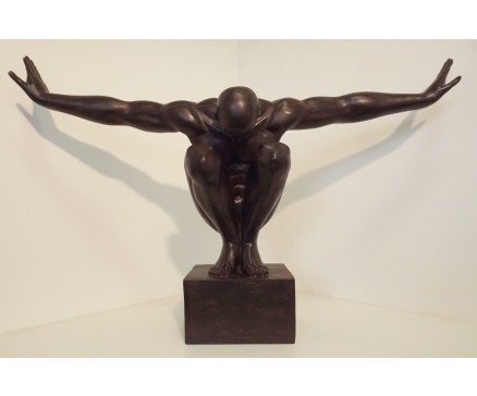 P1035704 Poly. Sportsman on base XL LxBxH : 98x29x65 cm. 