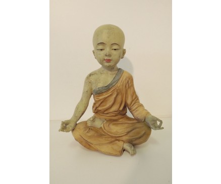 P1035374 Poly. Yoga. Gekleurde kindmonnik Yoga "ohm" magnesium afwerking. LxH : 17x21 cm.