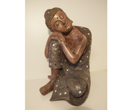 P1035809 Poly. Large sleeping boeddha met spiegeltjes. Hoogte 35 cm.