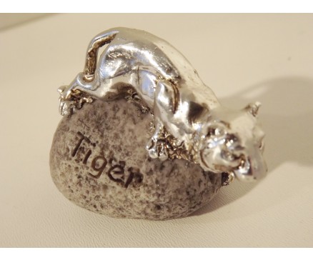 ST1036014 Stone Zodiac Tiger. 6 x 6 cm. Per 4 stuks verpakt. Prijs is per 4 stuks.