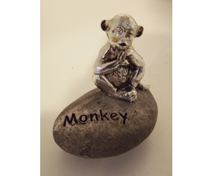 ST1036020 Stone Zodiac Monkey. 6 x 6 cm. Per 4 stuks verpakt. Prijs is per 4 stuks.